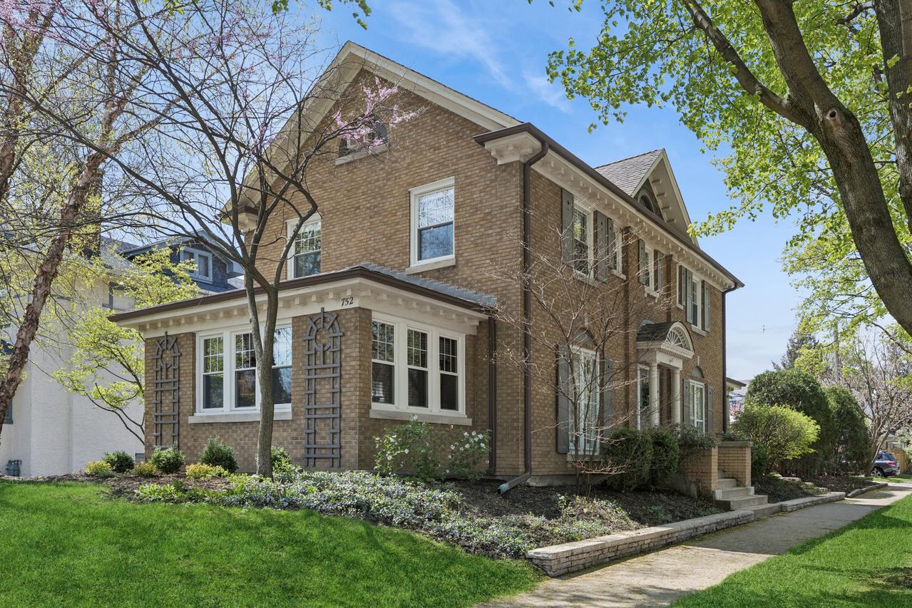 752 Lathrop Ave., River Forest, IL 60305