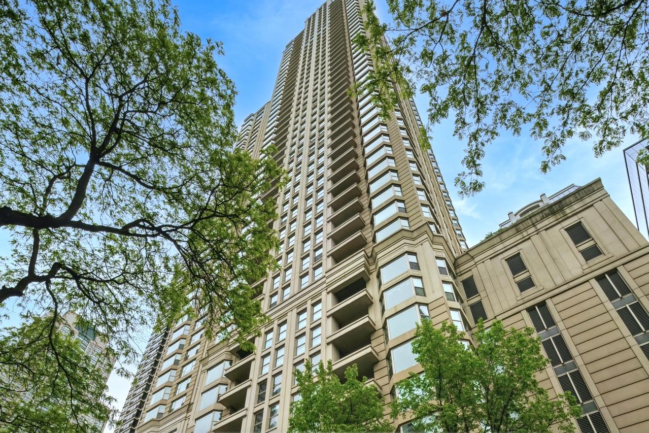25 E Superior St. #1801, Chicago, IL 60611