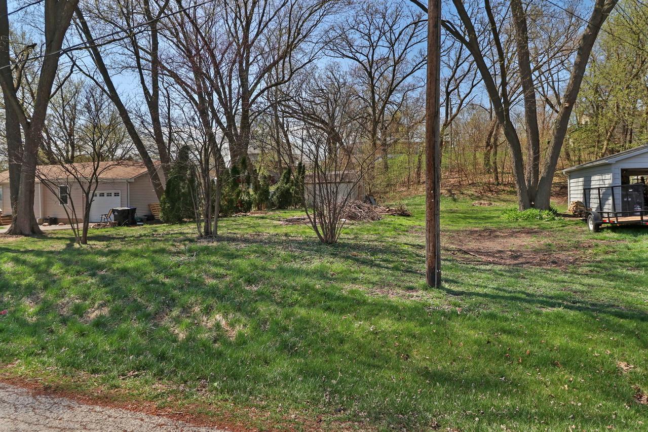 5207 N Lake St., Mchenry, IL 60050