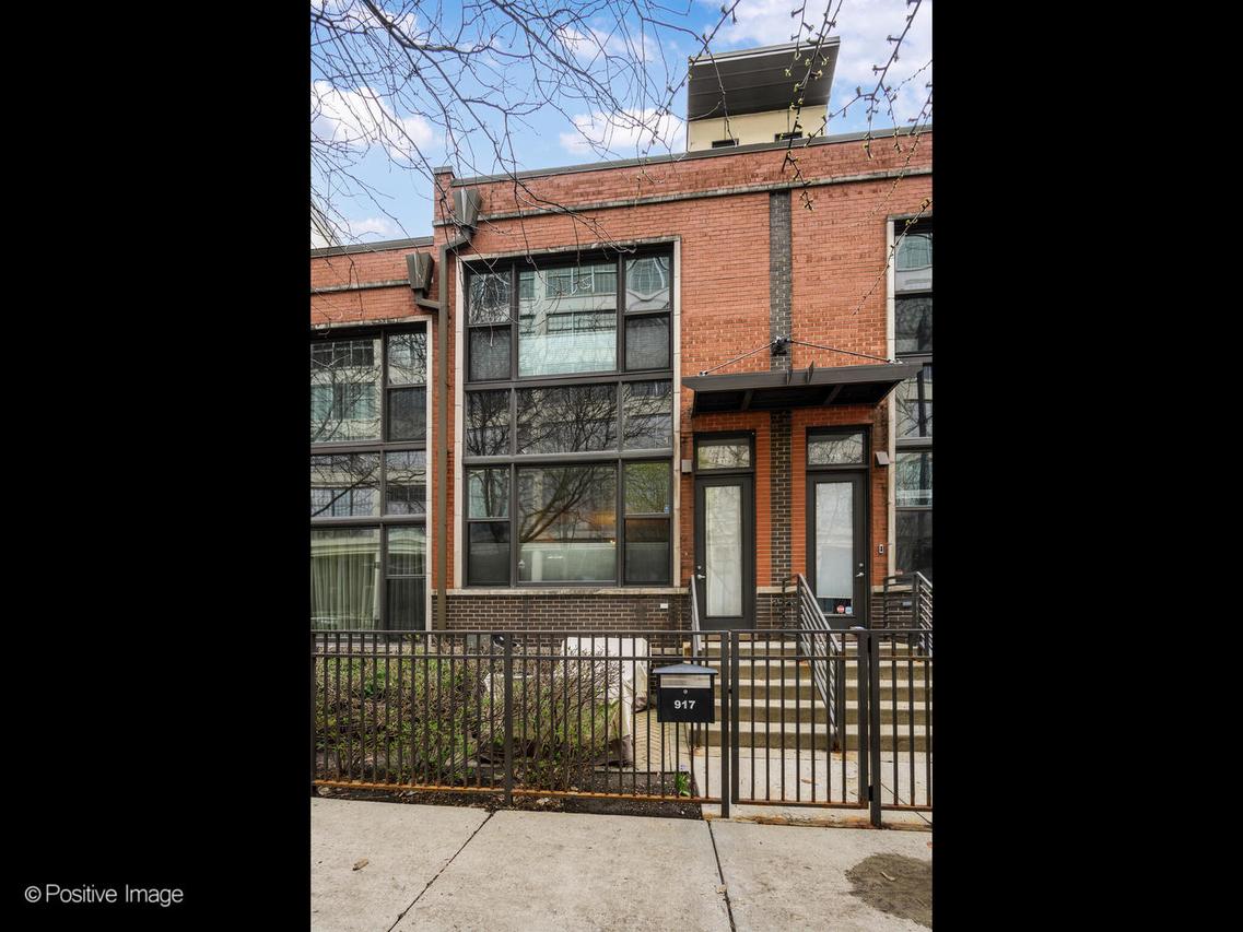 917 N Kingsbury St., Chicago, IL 60610
