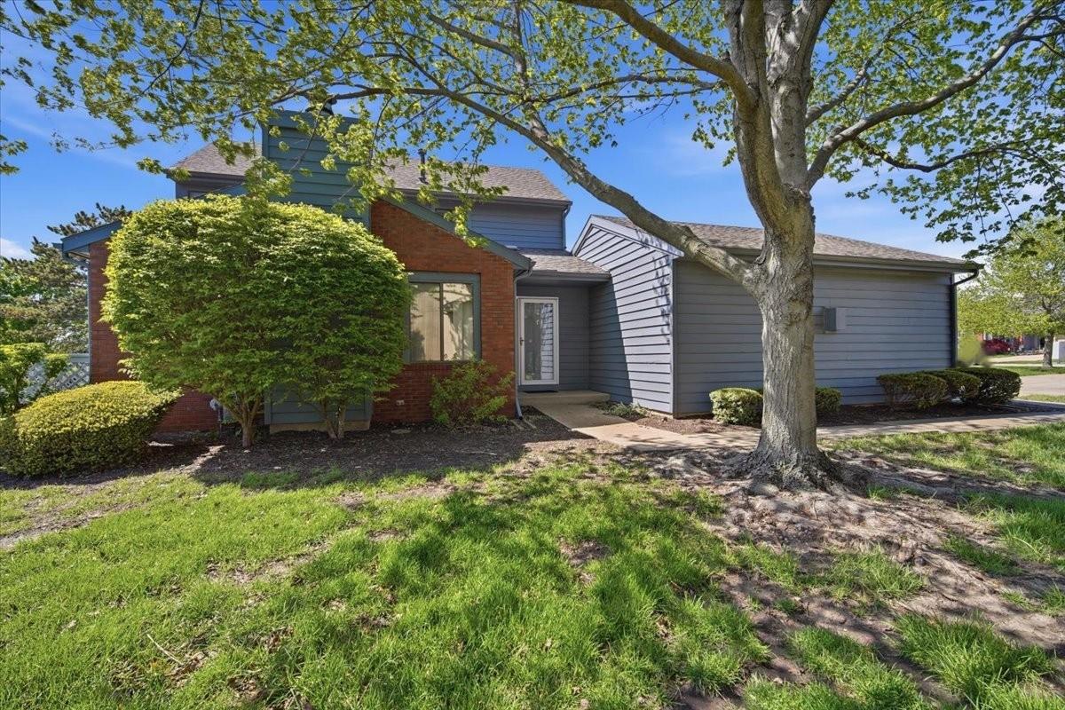 2 Sun Pointe Ct. #2A, Bloomington, IL 61704