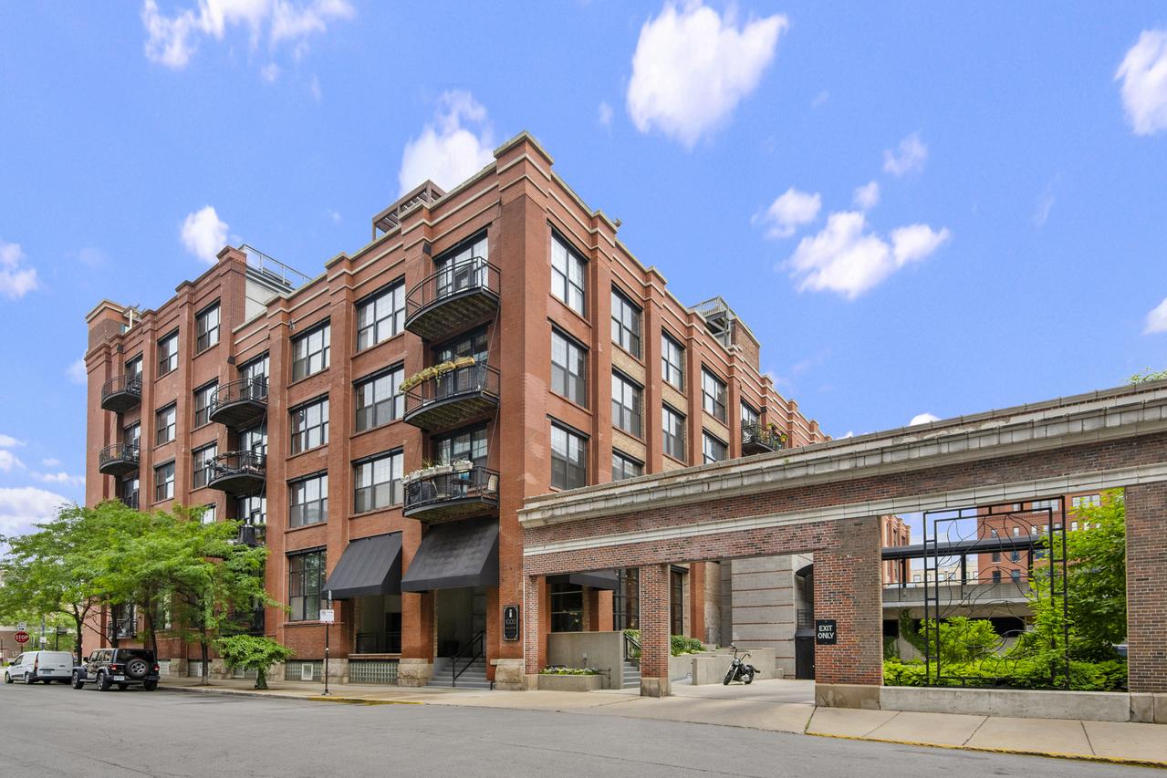 [Address Hidden by Seller], Chicago, IL 60607