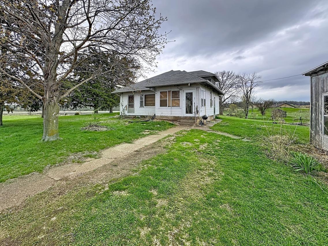 12694 Meredosia Rd., Albany, IL 61230