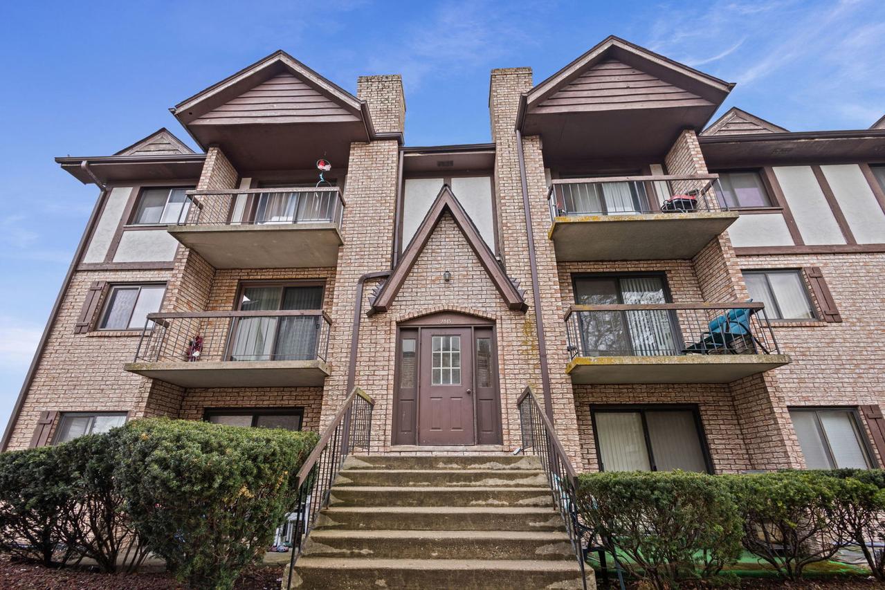 2815 Glenwood Lansing Rd. #205, Lynwood, IL 60411