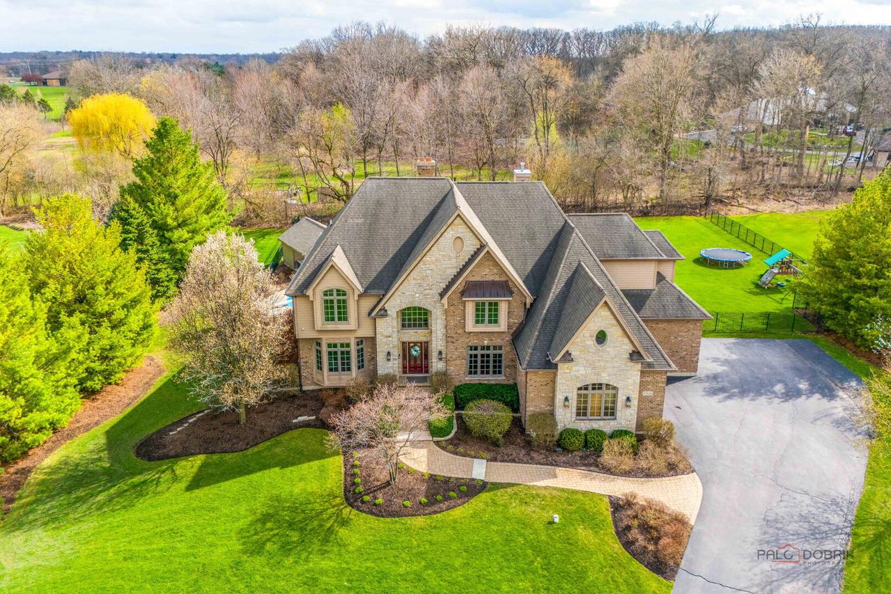 37W209 Deer Pond Ct., St. Charles, IL 60175