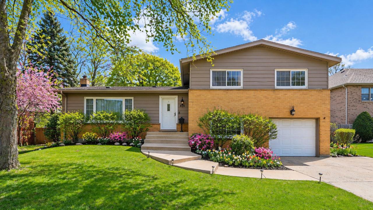 813 Castlewood Ln., Deerfield, IL 60015