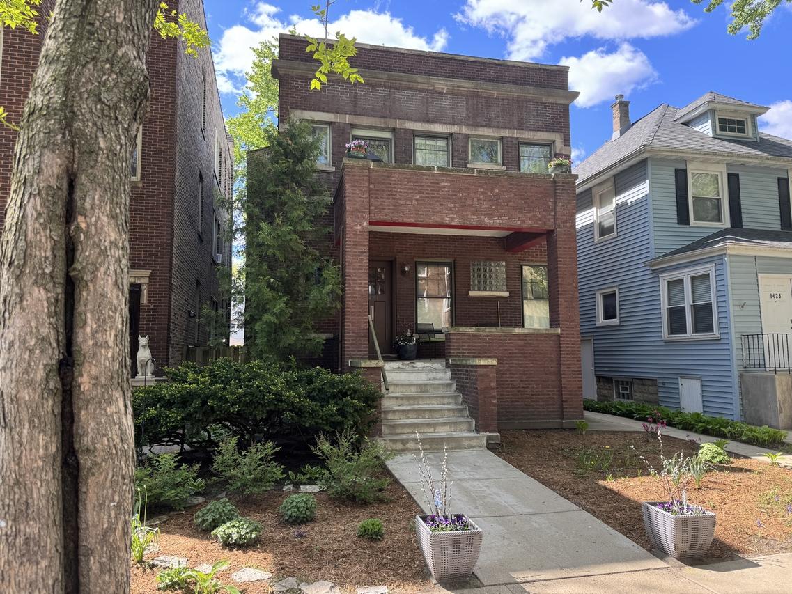 1423 W Hollywood Ave., Chicago, IL 60660