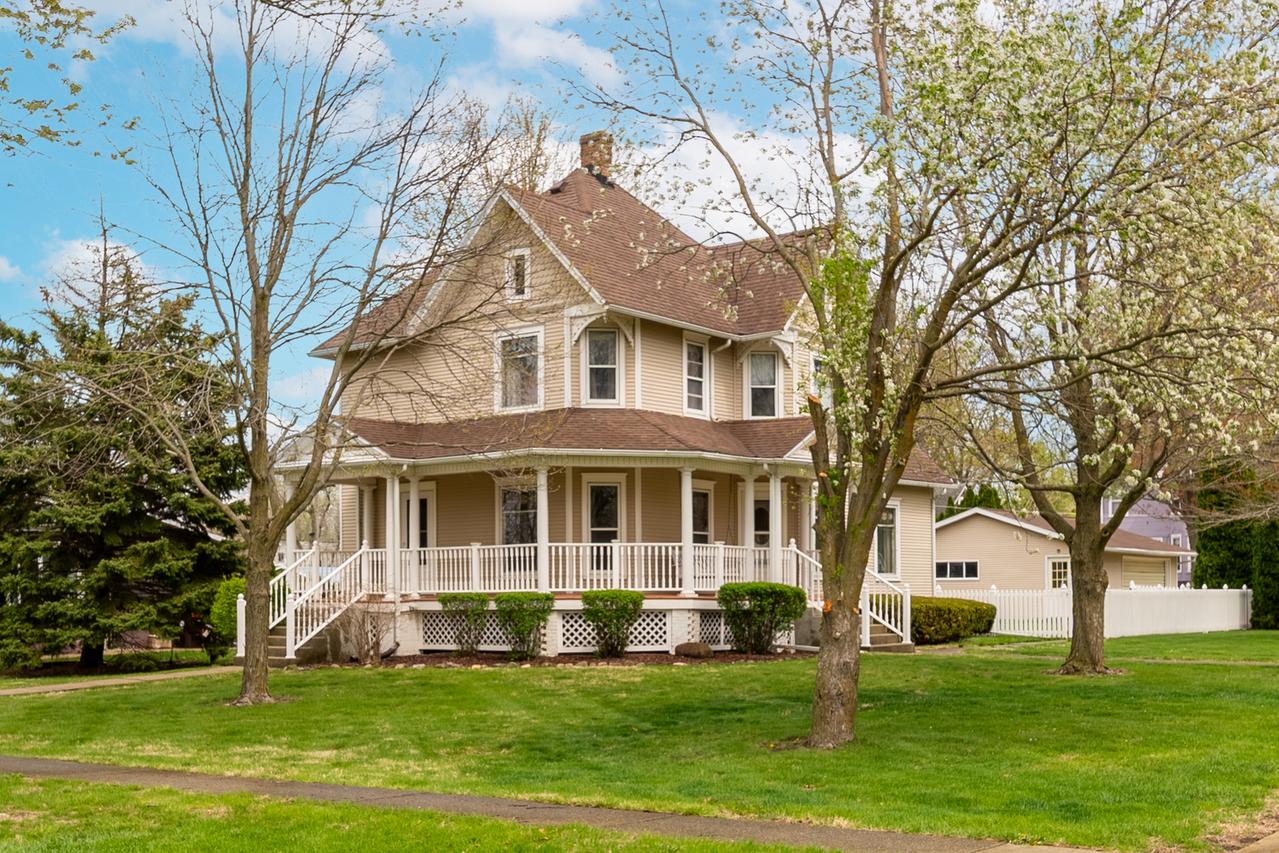 408 W First North St., Wenona, IL 61377