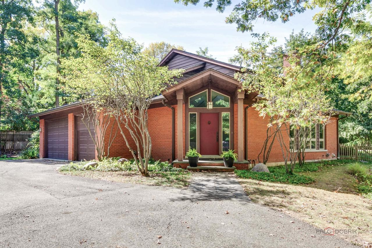 1175 Edgewood Rd., Lake Forest, IL 60045