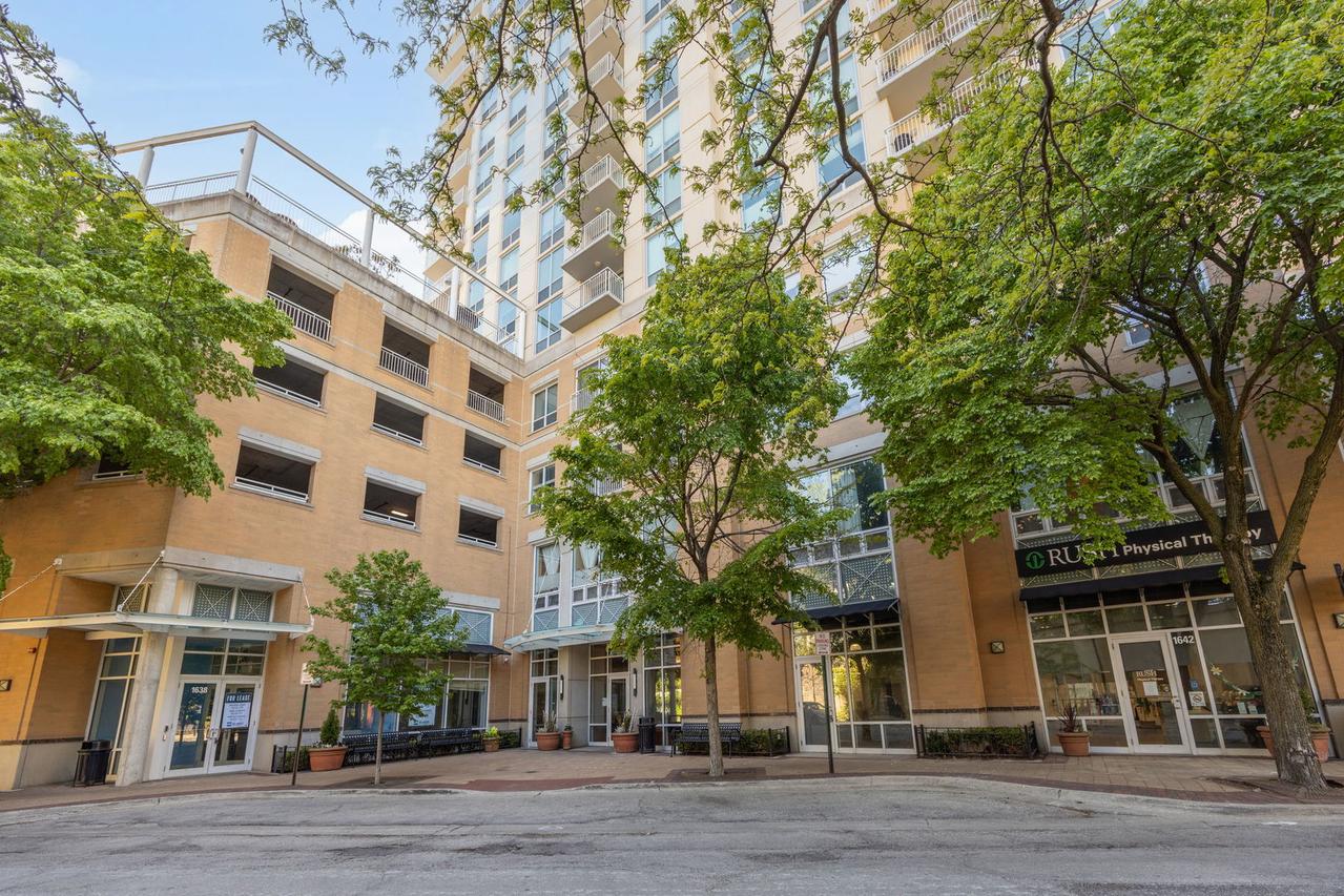 1640 Maple Ave. #302, Evanston, IL 60201