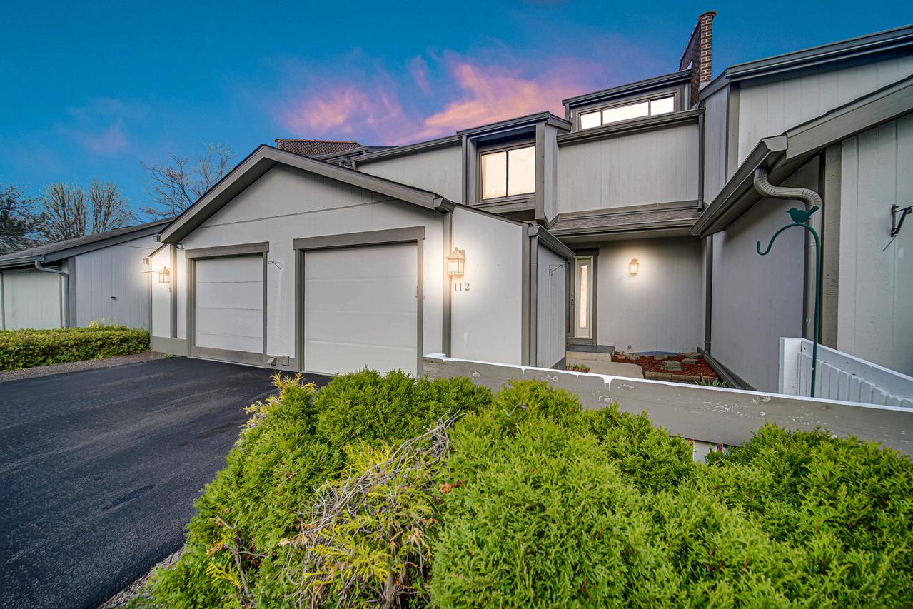 112 Chicory Ct., Rolling Meadows, IL 60008