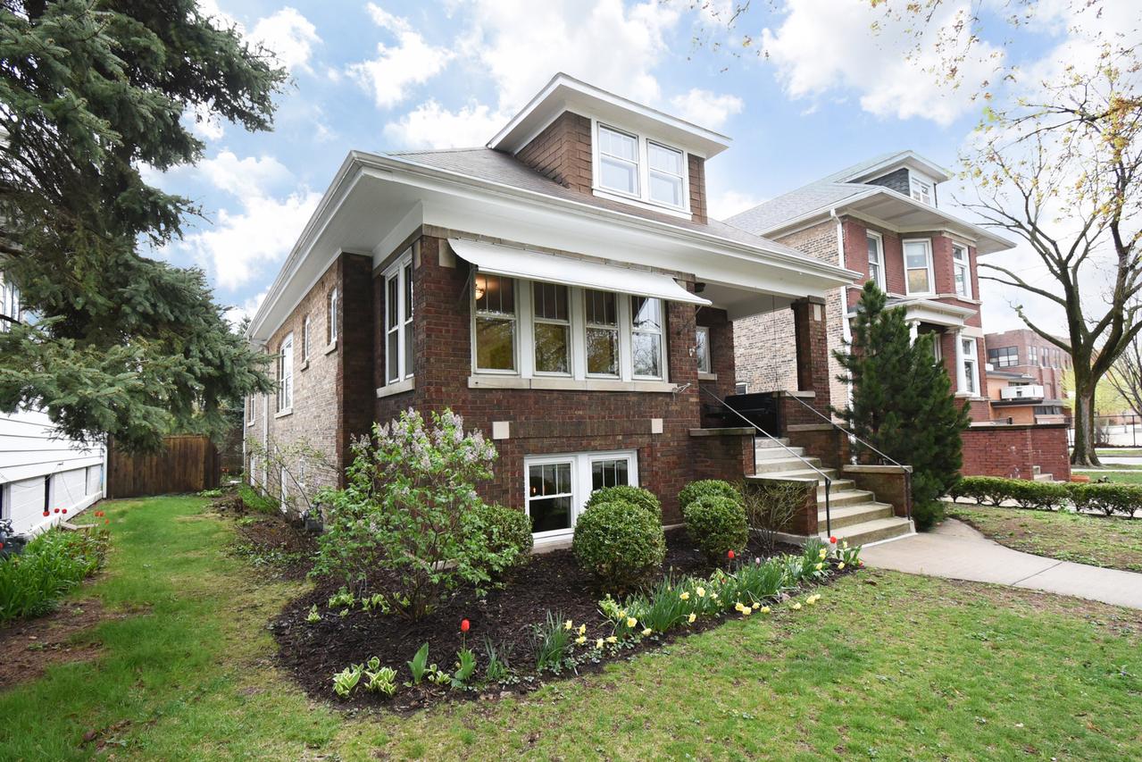 1042 S Kenilworth Ave., Oak Park, IL 60304
