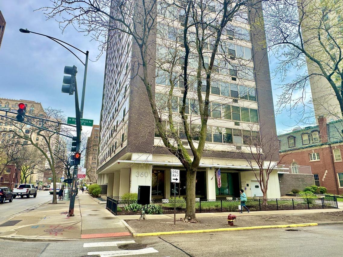 360 W Wellington Ave. #15D, Chicago, IL 60657