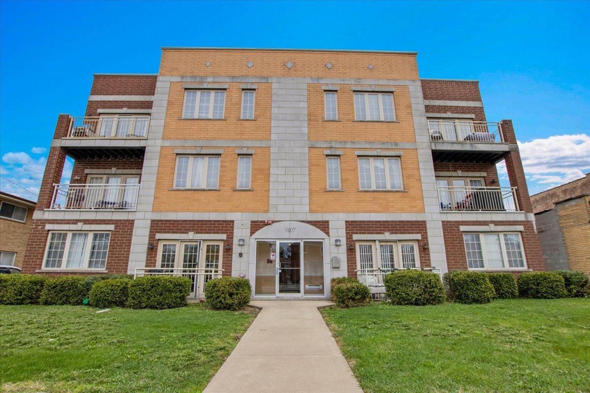 9107 Grand Ave. #3W, Franklin Park, IL 60131