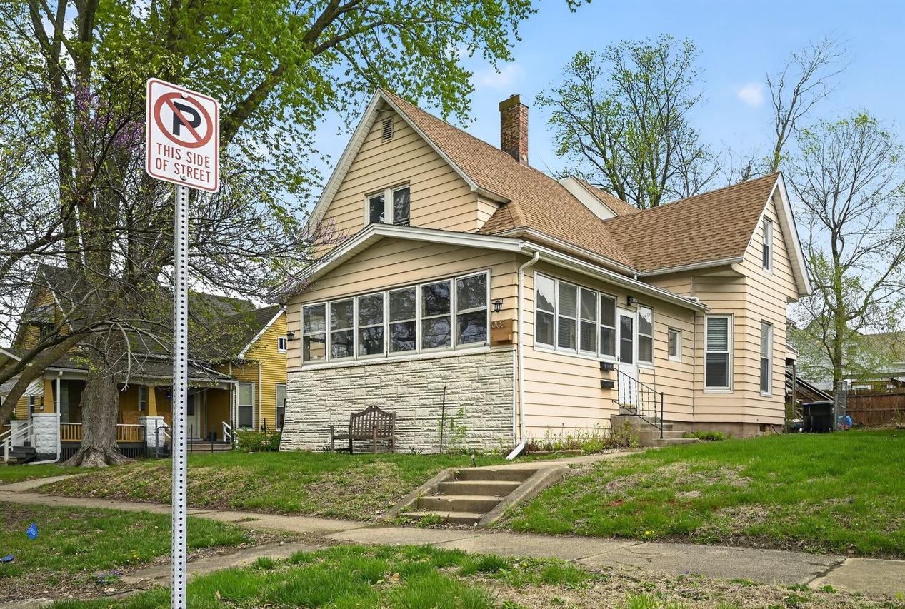 1003 N Lee St., Bloomington, IL 61701
