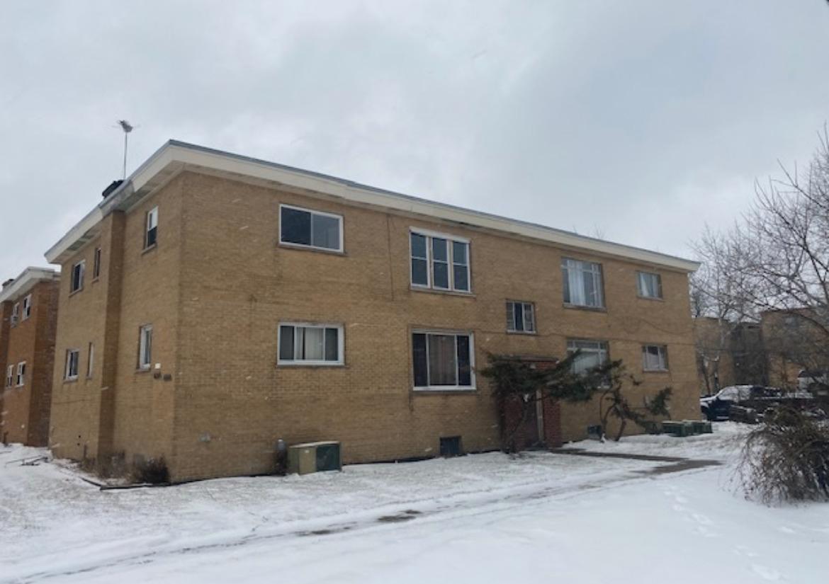 746 Walnut St. #2E, Waukegan, IL 60085