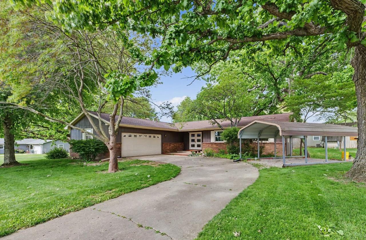 9 Dunlap Woods, Sidney, IL 61877