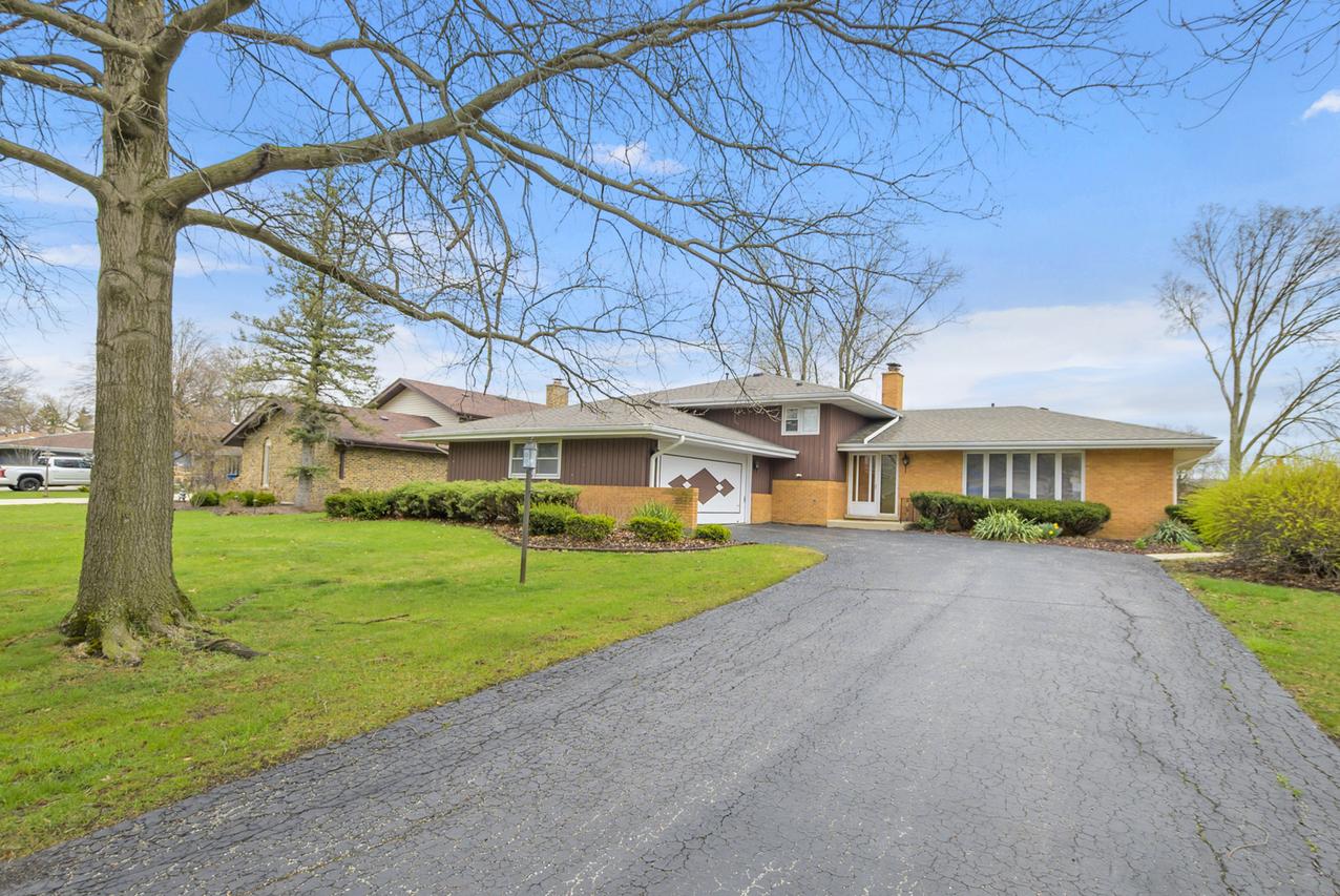 12853 S Cedar Ln., Palos Heights, IL 60463