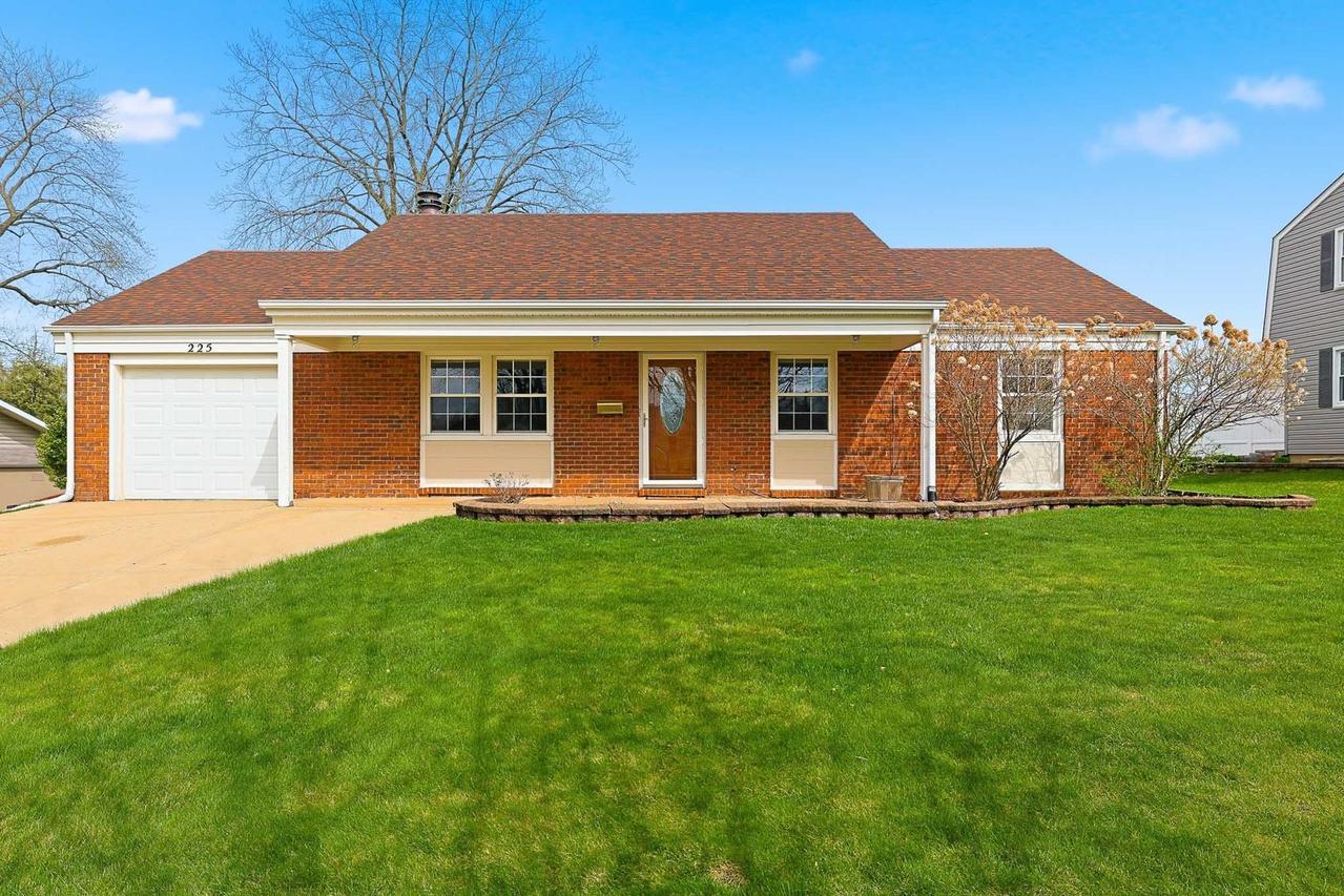 225 Wilmslow Ln., Schaumburg, IL 60194