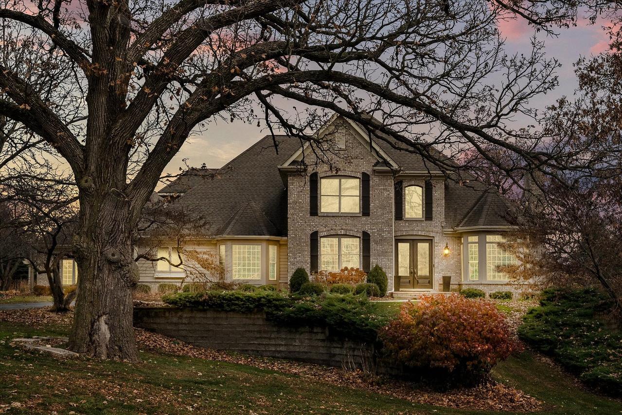 6N499 Brookhaven Ln., St. Charles, IL 60175