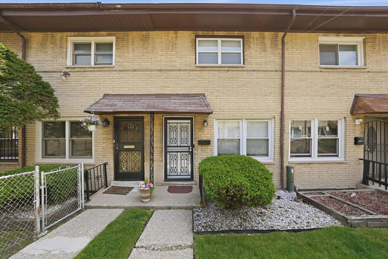 1140 E 81st St. #F, Chicago, IL 60619