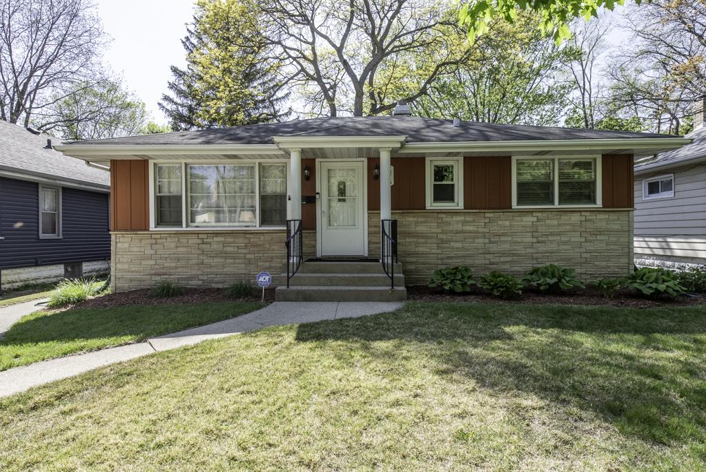 1316 N Ash St., Waukegan, IL 60085