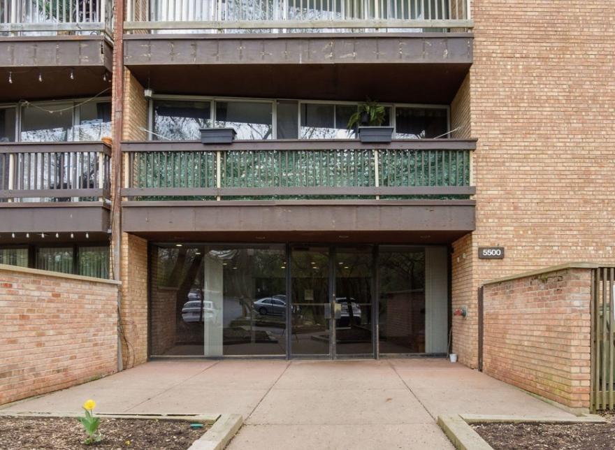 5500 Hillcrest Ln. #4L, Lisle, IL 60532