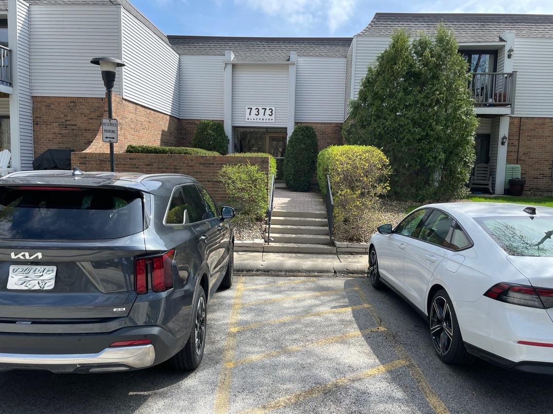 7373 Blackburn Ave. #104, Downers Grove, IL 60516