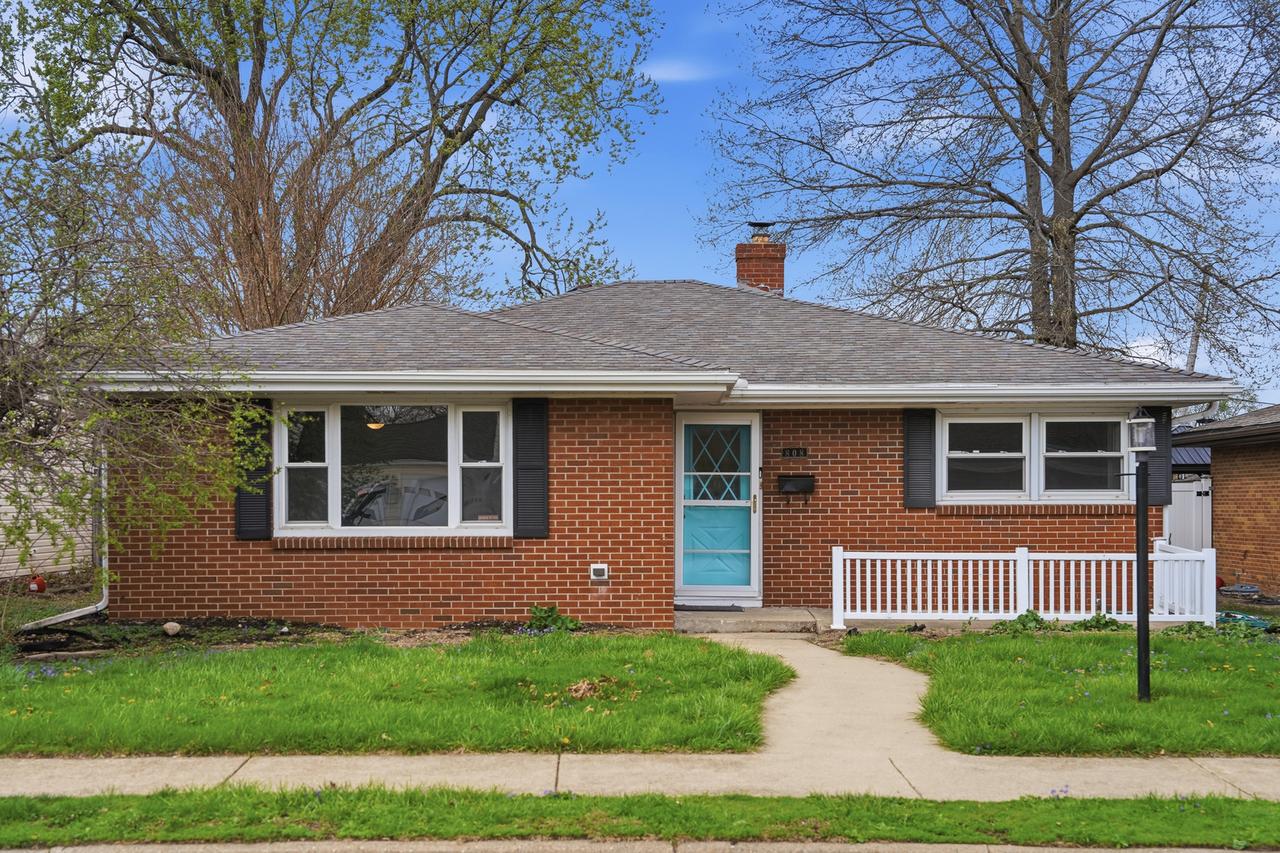 808 W 15th St., Sterling, IL 61081