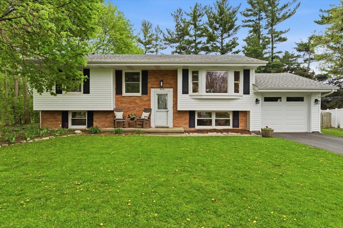 836 Longmeadow Dr., Geneva, IL 60134