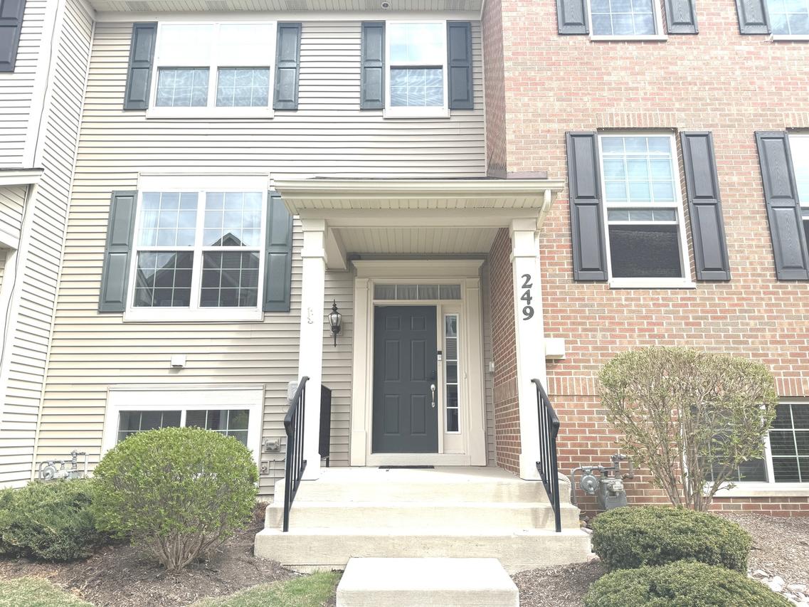 249 Lakeshore Dr., Oswego, IL 60543