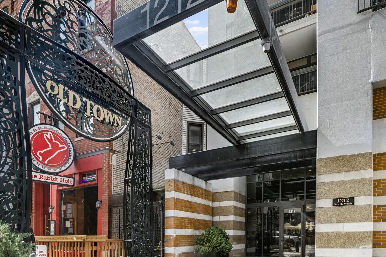 1212 N Wells St. #202, Chicago, IL 60610