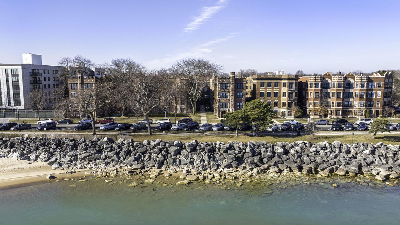 560 Sheridan Sq. #2, Evanston, IL 60202