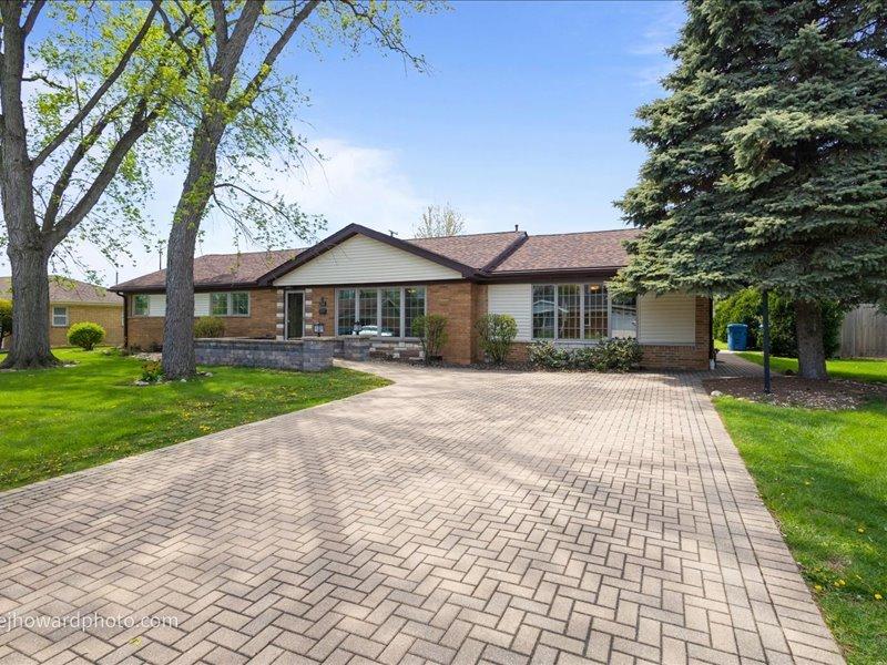12524 S 71st Ct., Palos Heights, IL 60463