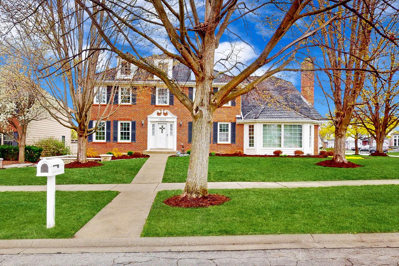 1803 River Ridge Cir., Naperville, IL 60565
