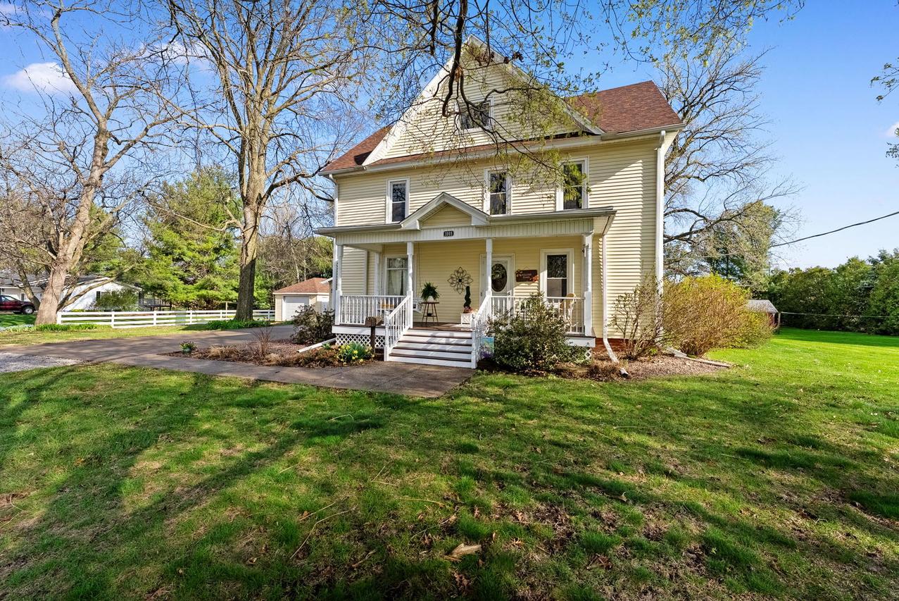 1009 NW 3rd St., Aledo, IL 61231