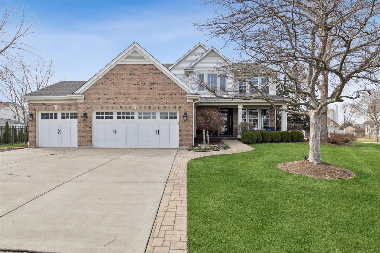 1 Mckenzie Ct., Lake In The Hills, IL 60156