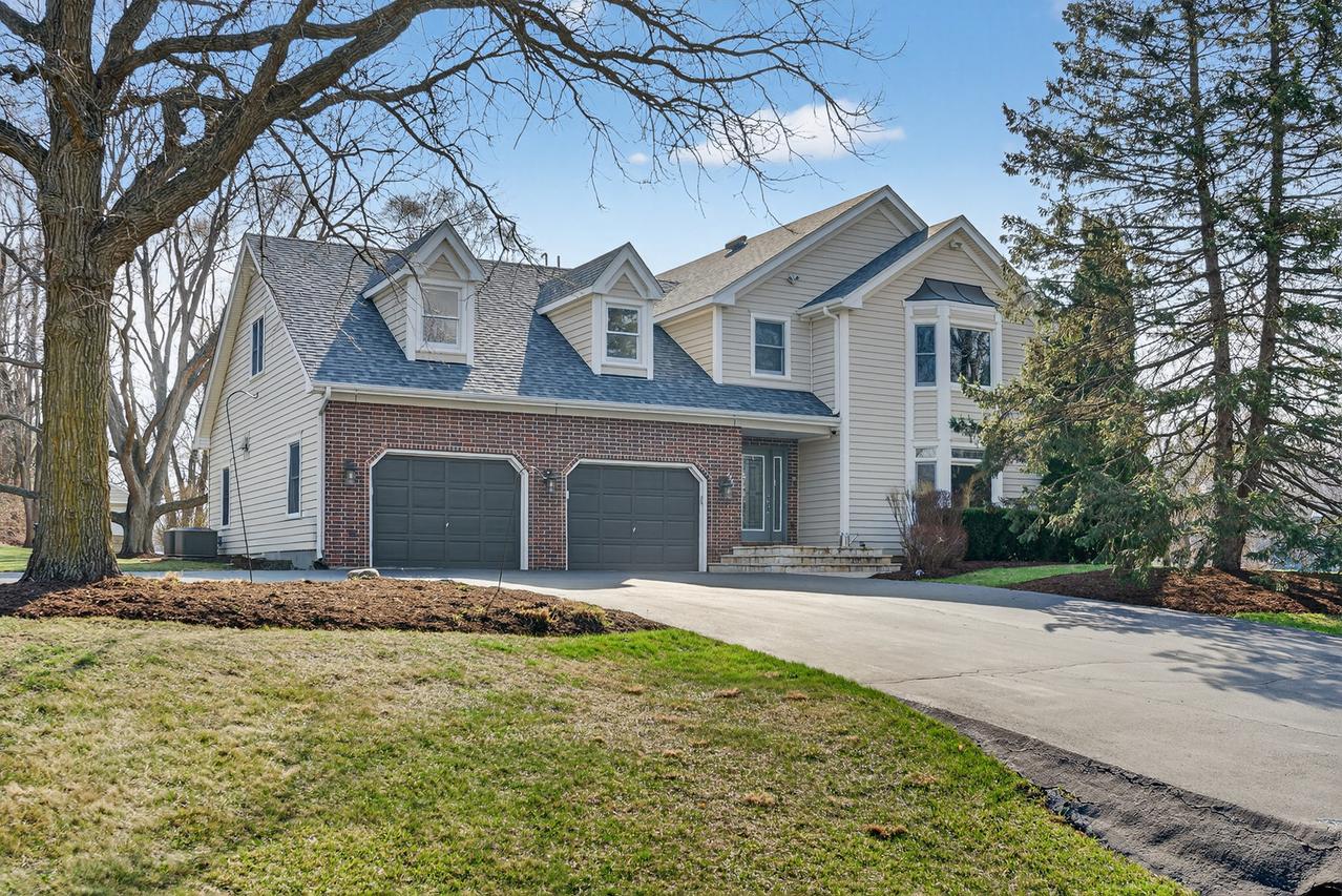 2970 Kingston Dr., Island Lake, IL 60042