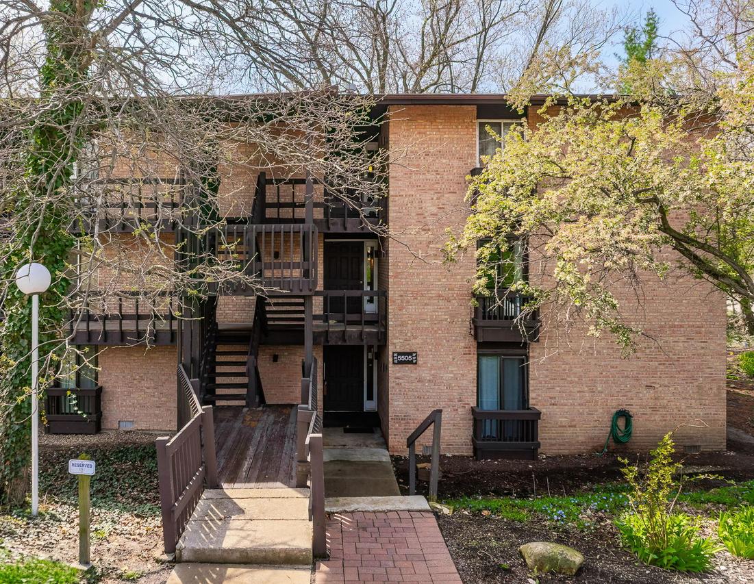 5505 Lakeside Dr. #2F, Lisle, IL 60532