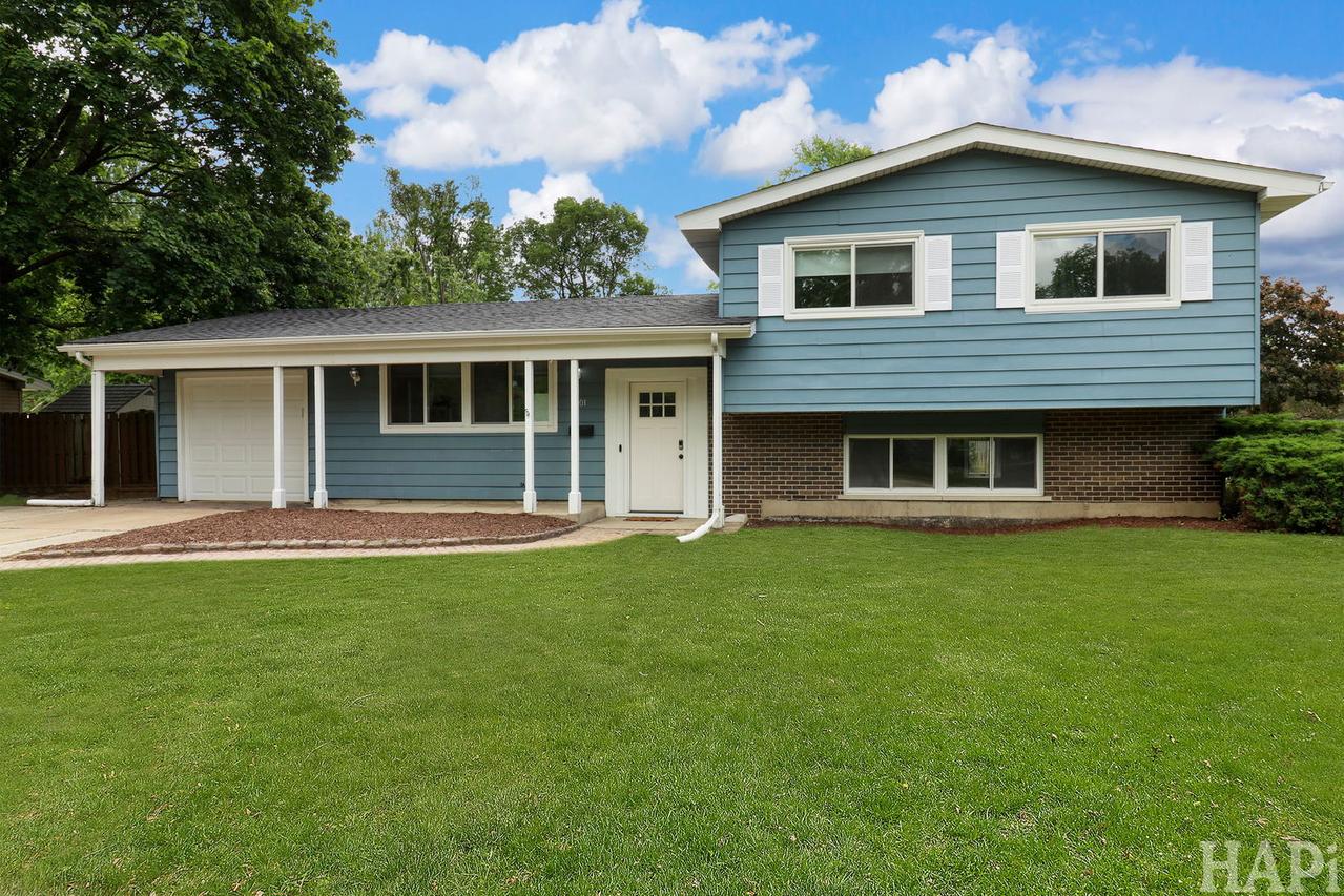 201 Berkshire Dr., Crystal Lake, IL 60014