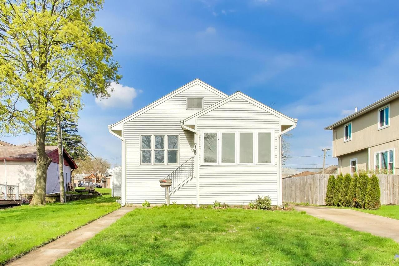 738 S Yale Ave., Villa Park, IL 60181