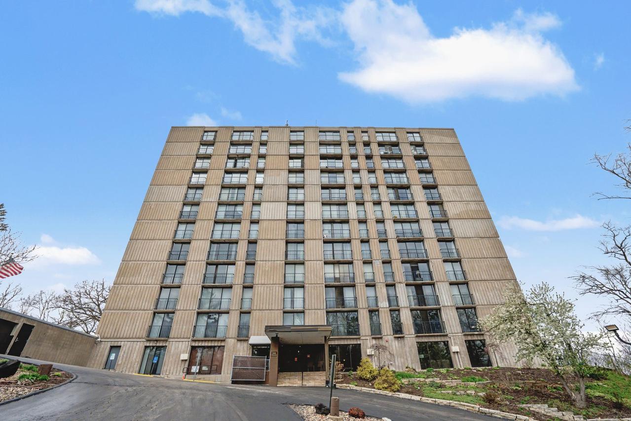 1800 7th St. #5D, East Moline, IL 61244