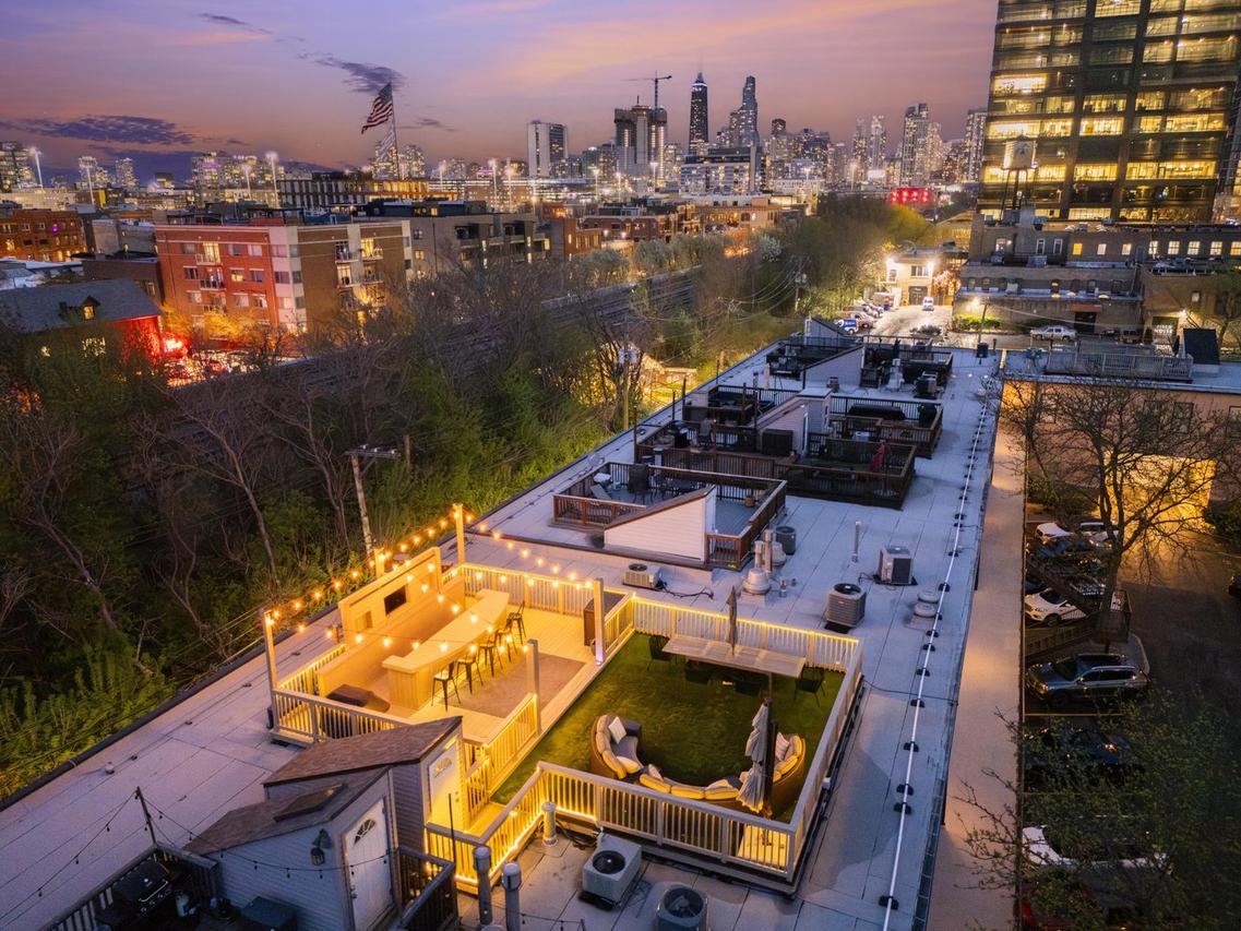 400 N Racine Ave. #219, Chicago, IL 60642