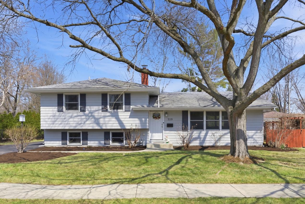 329 Tanoak Ln., Naperville, IL 60540