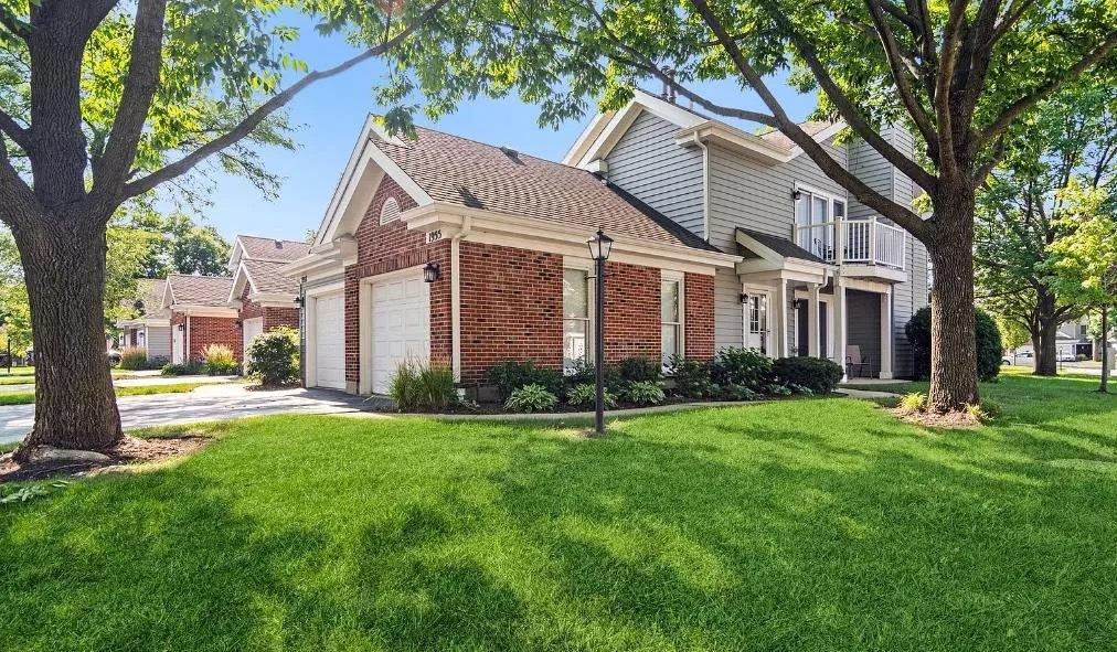 1955 N Stillwater Rd., Arlington Heights, IL 60004