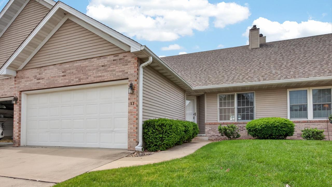 107 N Blair Dr. #17, Normal, IL 61761