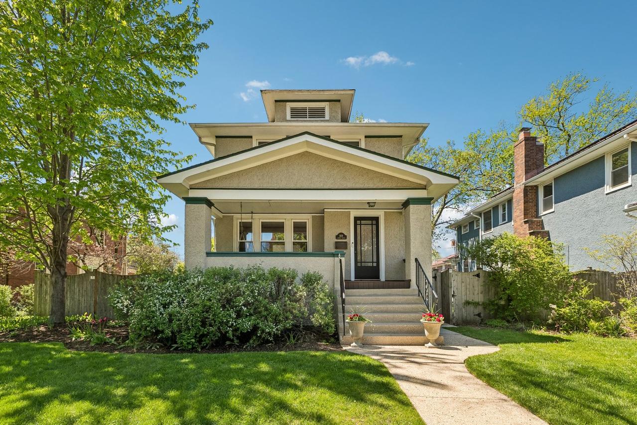 909 Linden Ave., Oak Park, IL 60302