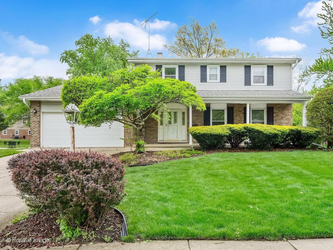 1903 Cheshire Ln., Wheaton, IL 60189