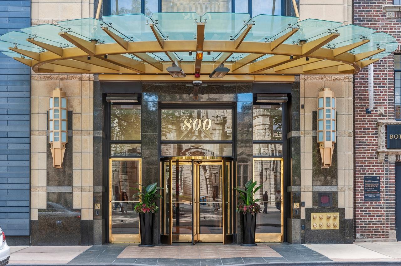 800 N Michigan Ave. #2502, Chicago, IL 60611