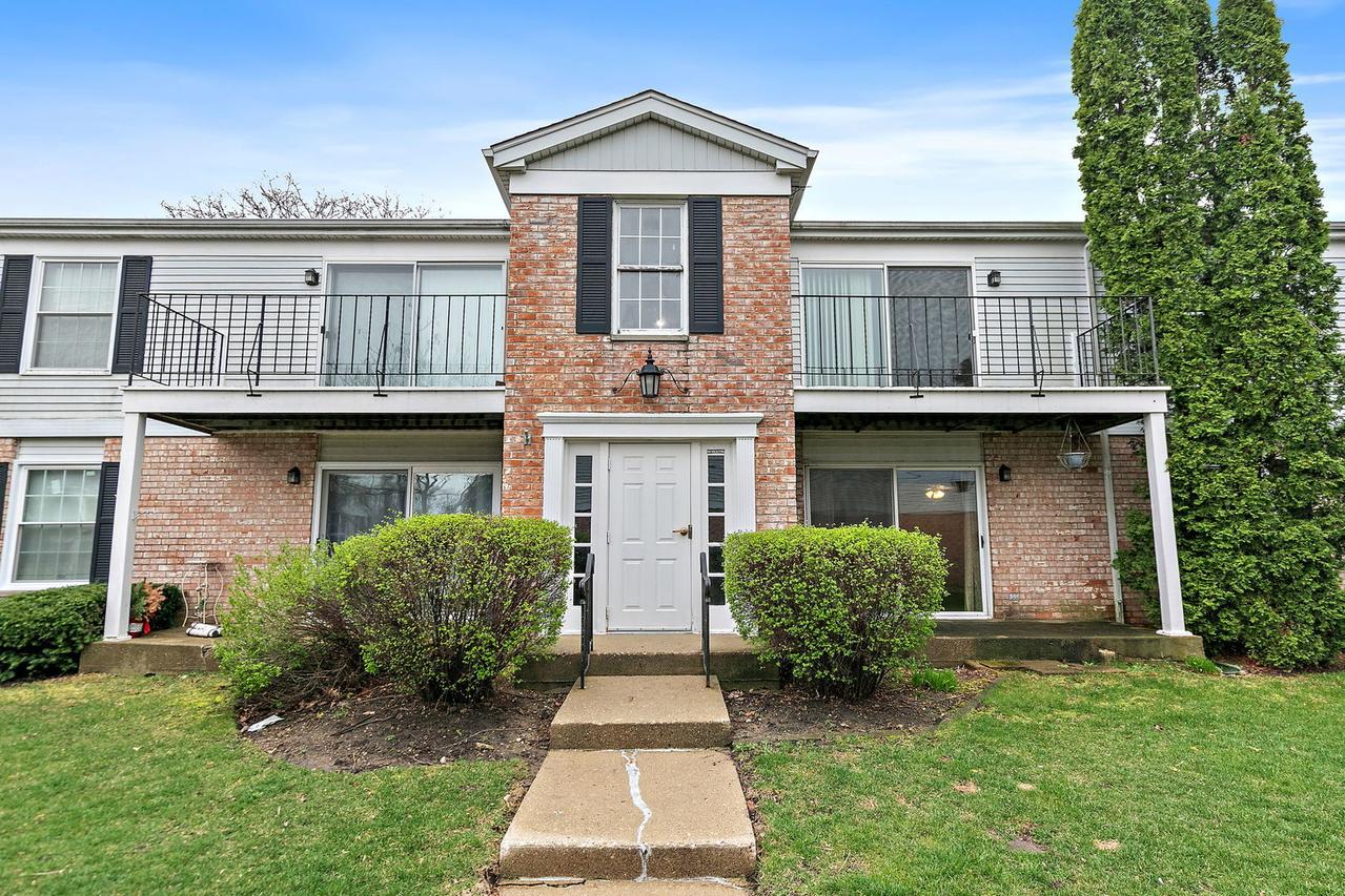 979 Golf Course Rd. #2, Crystal Lake, IL 60014